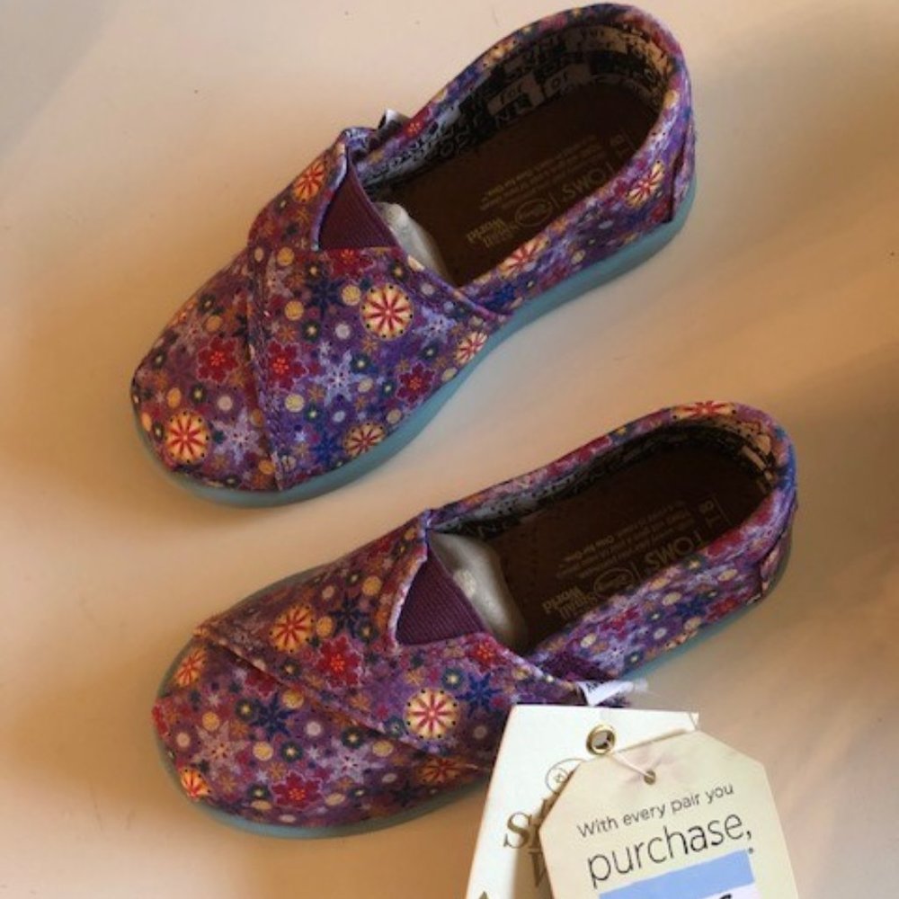 Girls Toms shoes